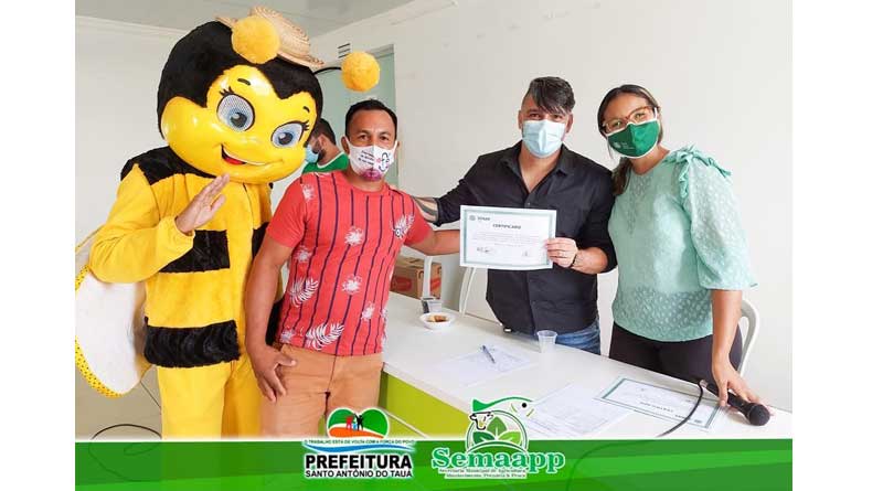 Entrega de Certificados de Capacitação dos Cursos de Apicultura e Meliponicultura