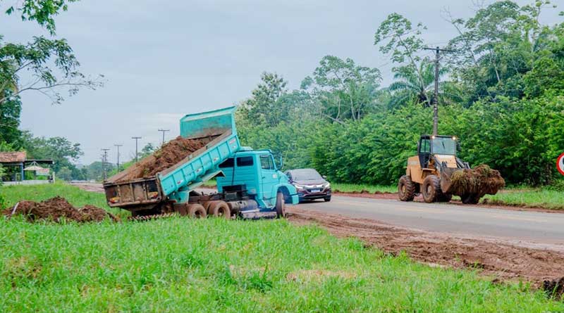 Recuperação do acostamento da PA 140 em direção ao Km 29